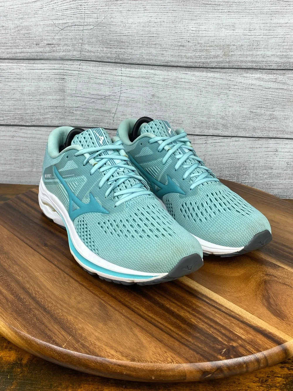 Mizuno Wave Inspire 17 Eggshell Blue Turquoise Running Shoe Women’s Size 10.5